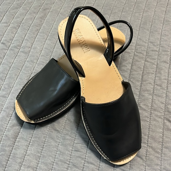 Kenneth Cole Sandals - Picture 2 of 5